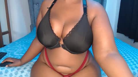 Snapshot of sexychocco_ chatting on 10.01.25 sexychocco online show from 10.01.25