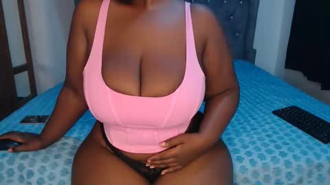 Snapshot of sexychocco_ chatting on 10.03.25 sexychocco online show from 10.03.25