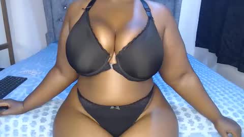 Snapshot of sexychocco_ chatting on 10.04.25 sexychocco online show from 10.04.25