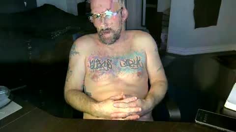 Snapshot of sexydaddy115851 chatting on 12.04.25 Jasyn online show from 12.04.25