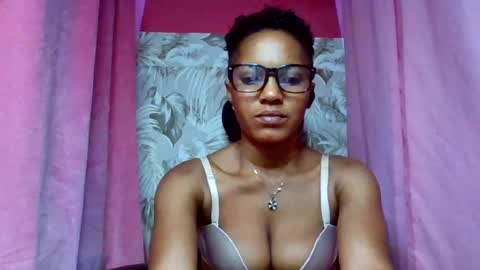 Snapshot of sexydoll32 chatting on 07.19.26 sexydoll32 online show from 07.19.26