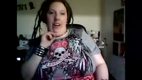 Snapshot of sexyemoprincess chatting on 09.09.25 Wouldntyouliketoknow online show from 09.09.25