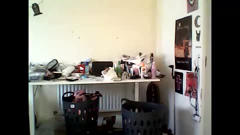 Snapshot of sexyemoprincess chatting on 09.11.25 Wouldntyouliketoknow online show from 09.11.25
