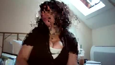 Snapshot of sexygoddesslizaaa chatting on 10.31.25 ETERNAL GODDESS WOMAN online show from 10.31.25