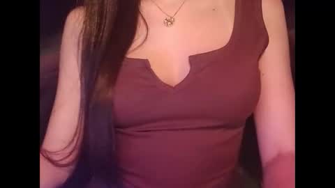 Snapshot of sexyideusa chatting on 11.15.25 Sexy online show from 11.15.25