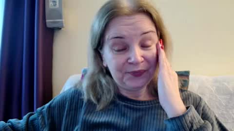 Snapshot of sexyjennyeu chatting on 02.08.26 Jenny online show from 02.08.26