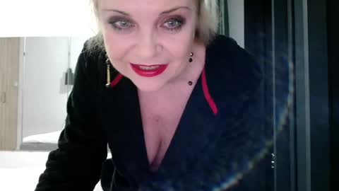 Snapshot of sexyjennyeu chatting on 03.26.26 Jenny online show from 03.26.26