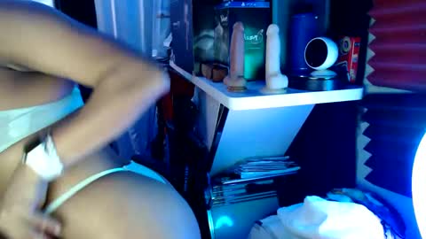 Snapshot of sexylatincouple chatting on 12.17.24 SEXYLATINCOUPLE online show from 12.17.24