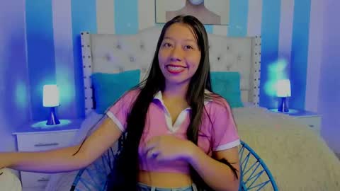 Snapshot of sexylaurita4u chatting on 12.17.24 laura online show from 12.17.24