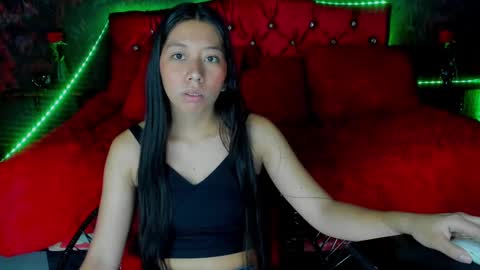Snapshot of sexylaurita4u chatting on 12.18.24 laura online show from 12.18.24
