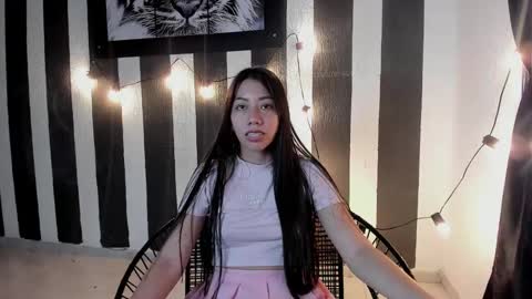 Snapshot of sexylaurita4u chatting on 12.24.24 laura online show from 12.24.24