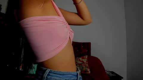 Snapshot of sexylaurita4u chatting on 01.08.25 laura online show from 01.08.25
