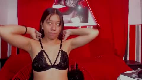 Snapshot of sexylaurita4u chatting on 02.13.25 laura online show from 02.13.25