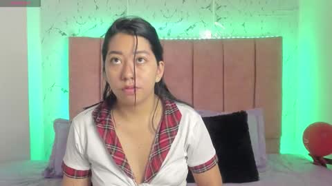 Snapshot of sexylaurita4u chatting on 09.11.25 laura online show from 09.11.25