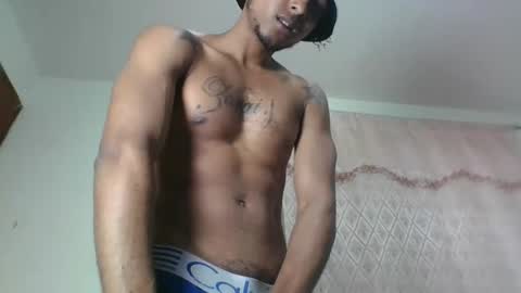 Snapshot of sexyleon69 chatting on 01.27.25 Sexy leon online show from 01.27.25