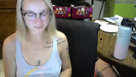 Snapshot of sexylexie93 chatting on 10.14.25 sexylexie93 online show from 10.14.25