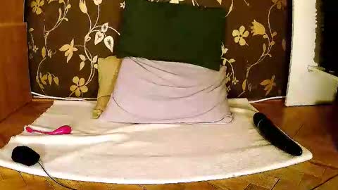 Snapshot of sexymayagold chatting on 09.14.25 Squirty Maya Gold online show from 09.14.25