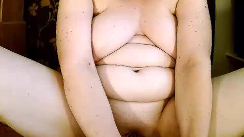 Snapshot of sexymayagold chatting on 09.18.25 Squirty Maya Gold online show from 09.18.25