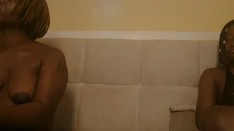 Snapshot of sexymia56 chatting on 09.18.25 Miss mia online show from 09.18.25