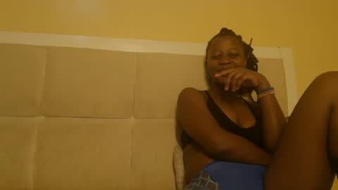 Snapshot of sexymia56 chatting on 09.19.25 Miss mia online show from 09.19.25