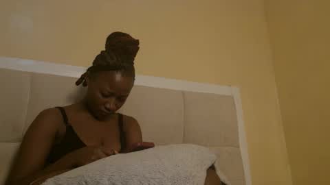 Snapshot of sexymia56 chatting on 09.30.25 Miss mia online show from 09.30.25