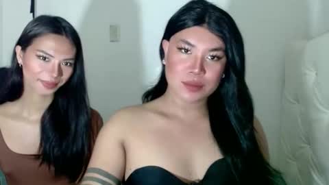 Snapshot of sexymika_xoxo chatting on 10.18.25 Mika online show from 10.18.25