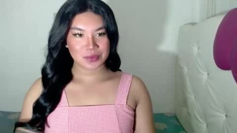 Snapshot of sexymika_xoxo chatting on 10.21.25 Mika online show from 10.21.25