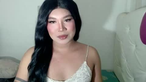 Snapshot of sexymika_xoxo chatting on 11.05.25 Mika online show from 11.05.25