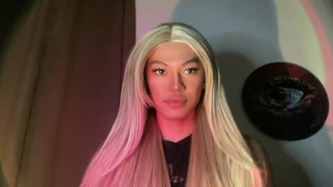 Snapshot of sexynakedweapon chatting on 06.14.26 LIEZEL online show from 06.14.26