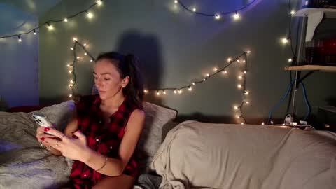 Snapshot of sexynymphocpl chatting on 02.02.25 Royal Duo online show from 02.02.25