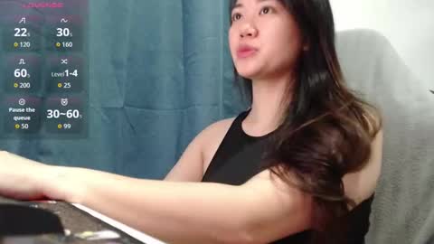 Snapshot of sexypenguin13 chatting on 09.24.25 sexypenguin13 online show from 09.24.25