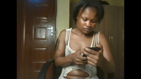 queenivy online show from 10.26.25