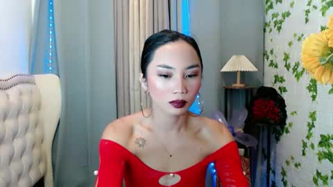 Snapshot of sexyshinixx chatting on 12.21.25 sexyshinixx online show from 12.21.25