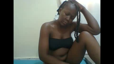 Snapshot of sexysleeky chatting on 11.01.25 PAULINE online show from 11.01.25