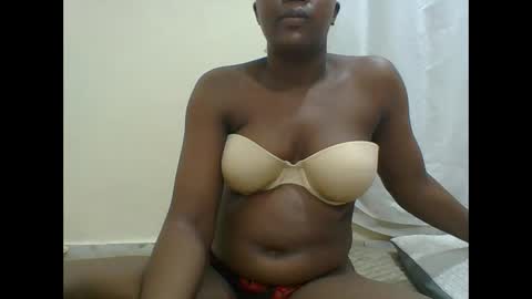 Snapshot of sexysleeky chatting on 12.02.25 PAULINE online show from 12.02.25