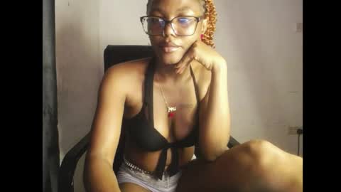 Darkskinned Rae online show from 04.15.26