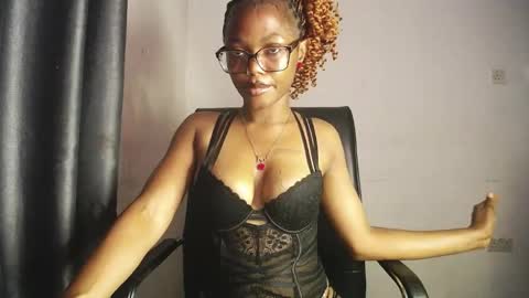 Darkskinned Rae online show from 04.26.26