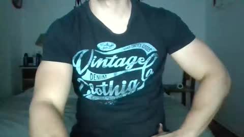 Snapshot of sexyyphilip chatting on 12.19.25 sexyyphilip online show from 12.19.25