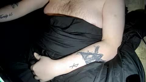 Snapshot of sexzilla15 chatting on 11.19.25 no face online show from 11.19.25