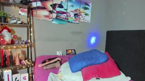 Snapshot of shadia_squirt chatting on 10.21.25 shadia online show from 10.21.25