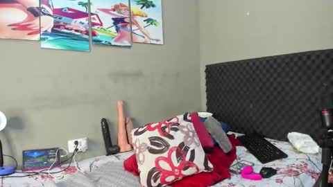 Snapshot of shadia_squirt chatting on 11.20.25 shadia online show from 11.20.25