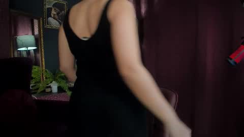 Snapshot of shadowlotus_ chatting on 10.13.25 Lily  online show from 10.13.25