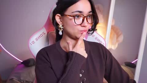 Snapshot of shadowlotus_ chatting on 11.19.25 Lily online show from 11.19.25