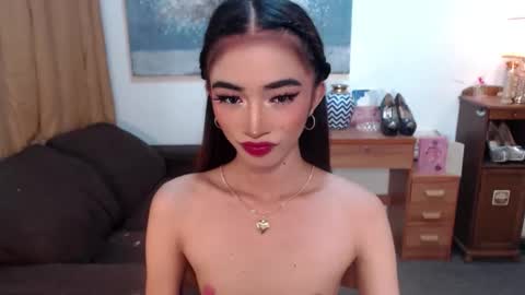 Snapshot of shaina_cummer chatting on 12.16.25 shaina online show from 12.16.25