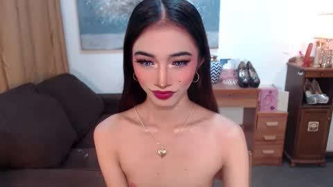 Snapshot of shaina_cummer chatting on 12.17.25 shaina online show from 12.17.25