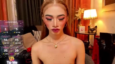 Snapshot of shaina_cummer chatting on 12.21.25 shaina online show from 12.21.25