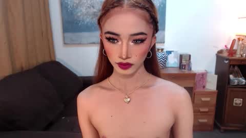 Snapshot of shaina_cummer chatting on 12.21.25 shaina online show from 12.21.25