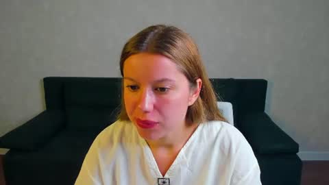 Snapshot of shakira_lux chatting on 06.18.26 Shakira online show from 06.18.26