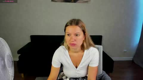 Snapshot of shakira_lux chatting on 07.19.26 Shakira online show from 07.19.26