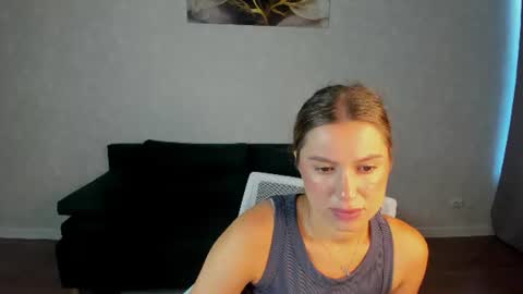 Snapshot of shakira_lux chatting on 07.25.26 Shakira online show from 07.25.26